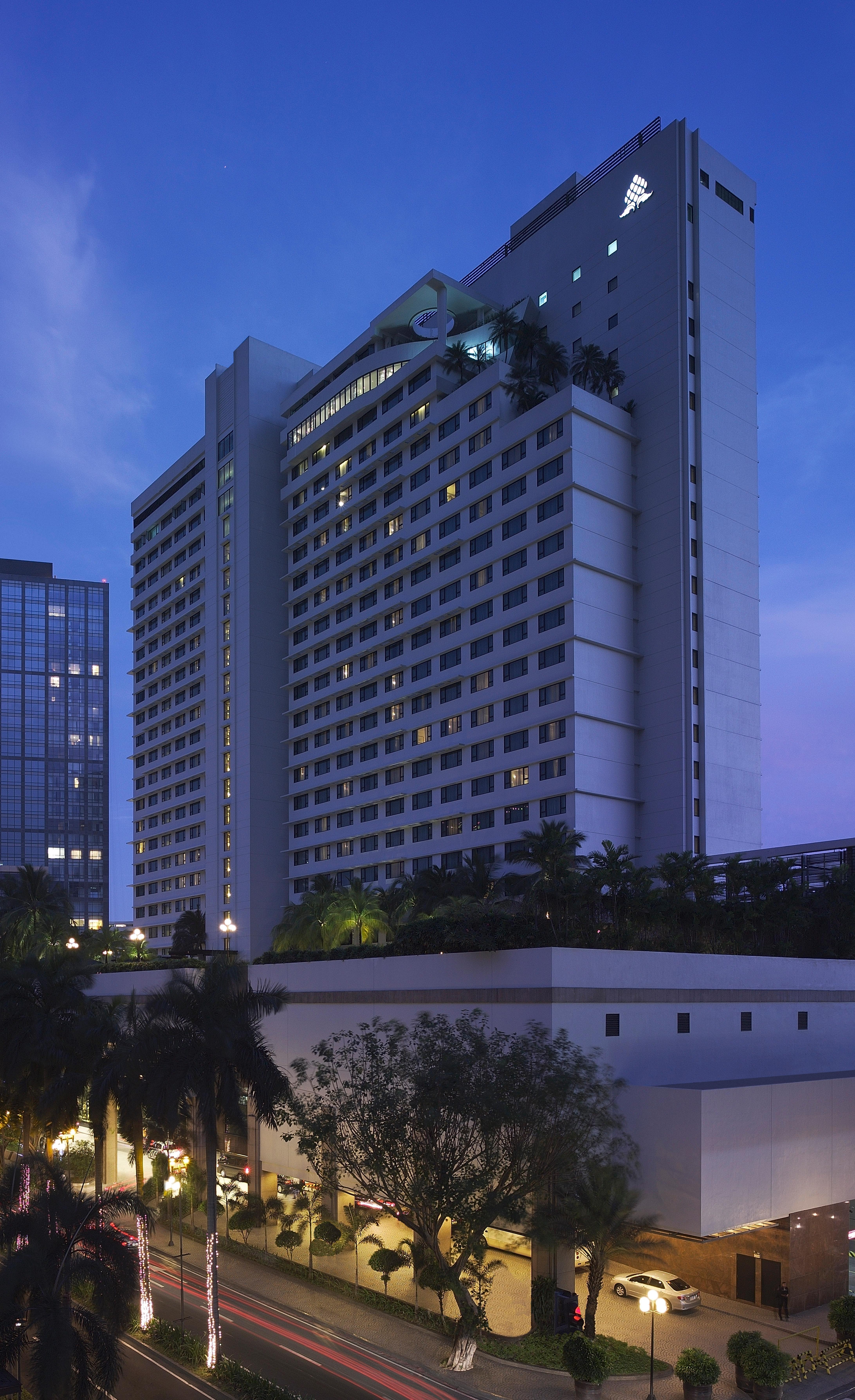 New World Makati Hotel, Manila Makati City Exterior photo