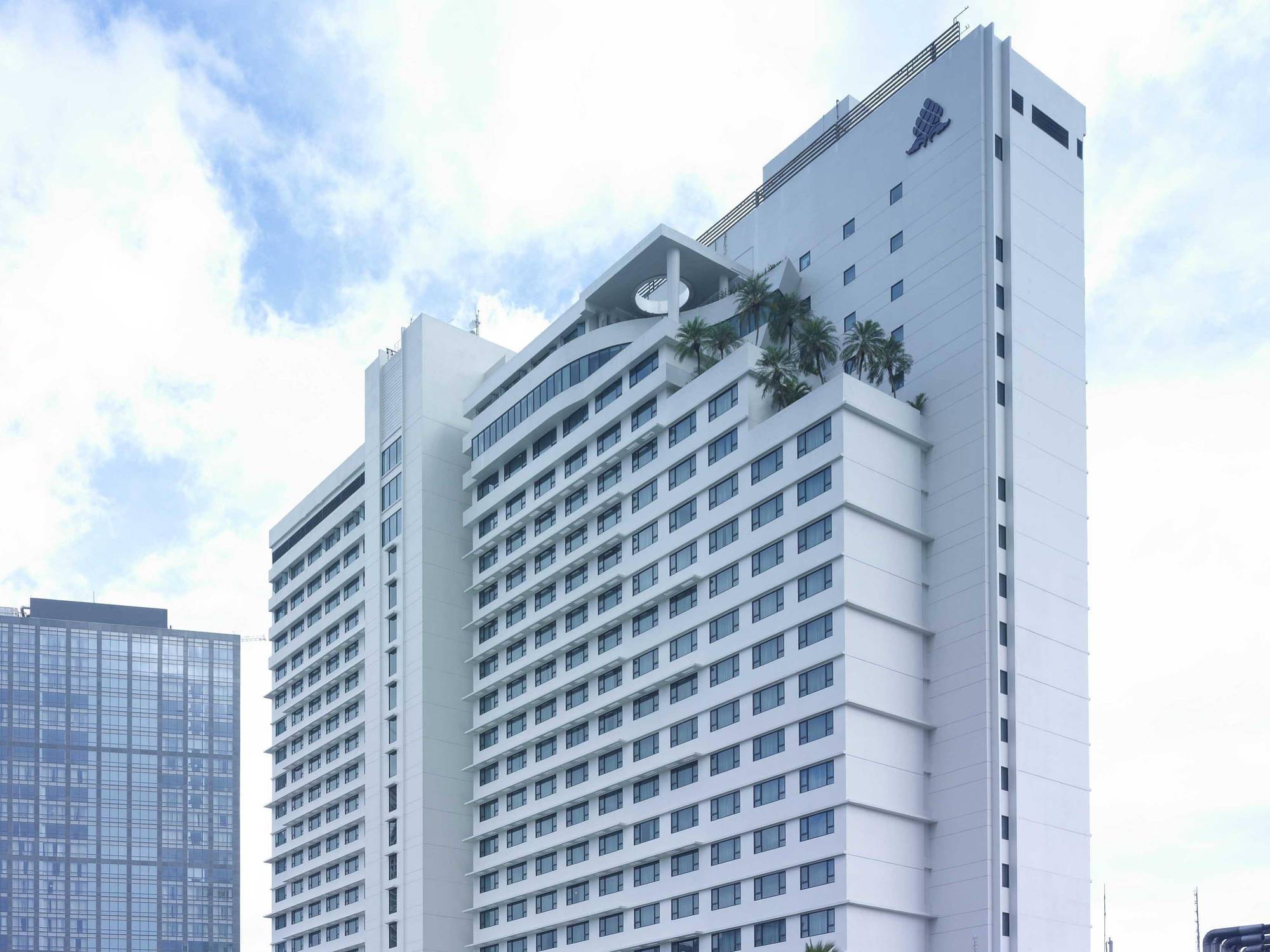 New World Makati Hotel, Manila Makati City Exterior photo